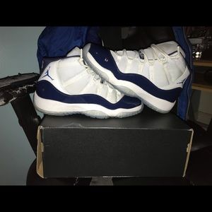 Jordan 11 navy blue size 7